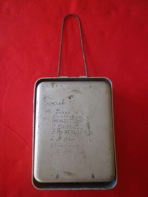 SA/GB - WW2 MESS TINS WITH MANY ENGRAVINGS SEE BELOW - OWNER?  R HERNE RE   (536)
