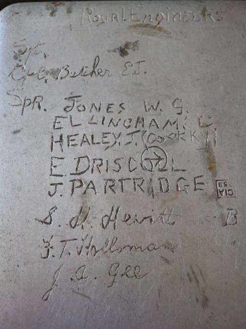 SA/GB - WW2 MESS TINS WITH MANY ENGRAVINGS SEE BELOW - OWNER?  R HERNE RE   (536)
