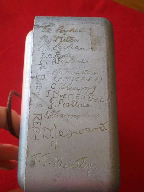 SA/GB - WW2 MESS TINS WITH MANY ENGRAVINGS SEE BELOW - OWNER?  R HERNE RE   (536)