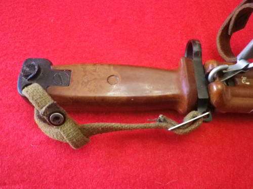 RHODESIAN WAR PICK UP - RUSSIAN  KNIFE BAYONET + SCABBARD - ALL BAKELITE PATT. FOR  AKM (4628)