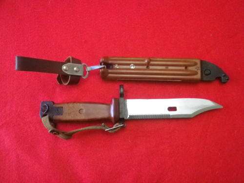 RHODESIAN WAR PICK UP - RUSSIAN  KNIFE BAYONET + SCABBARD - ALL BAKELITE PATT. FOR  AKM (4628)