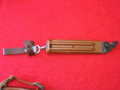 RHODESIAN WAR PICK UP - RUSSIAN  KNIFE BAYONET + SCABBARD - ALL BAKELITE PATT. FOR  AKM (4628)