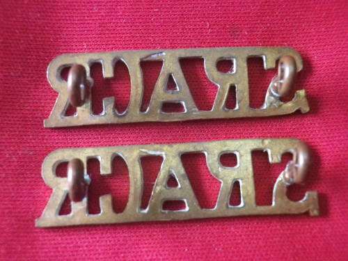 SOUTHERN RHODESIA ARMOURED CAR REGT. - PAIR BRASS SHOULDER TITLES 1947-56    (3011)