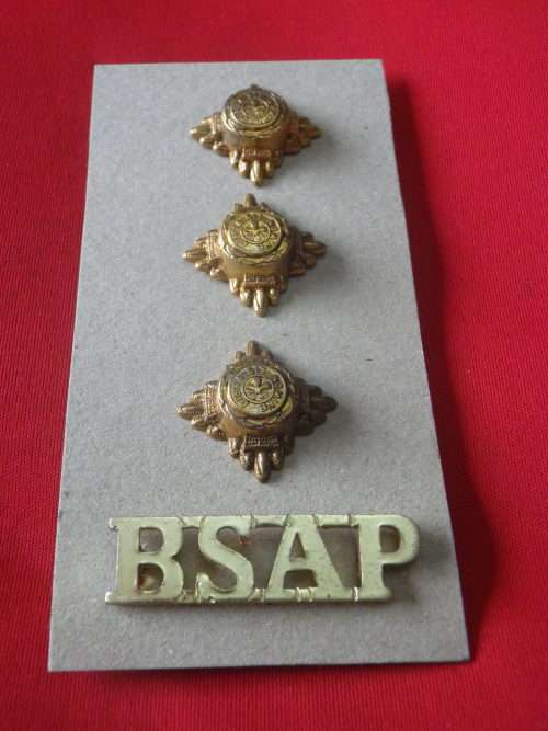 RHODESIA BSAP - CHIEF INSPECTORS MOCK UP RH SHOULDER BOARD - ALL ORIGINAL BADGES ON CARDBOARD (7676)