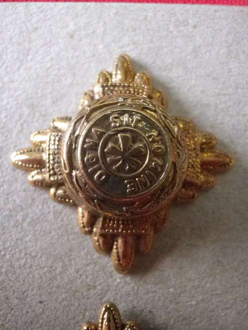 RHODESIA BSAP - CHIEF INSPECTORS MOCK UP RH SHOULDER BOARD - ALL ORIGINAL BADGES ON CARDBOARD (7676)