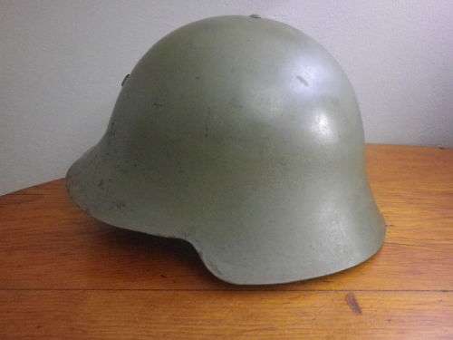 SPANISH MODEL 1938 EXERIMENTAL STEEL HELMET - DAMAGE TO LINER    (4729)