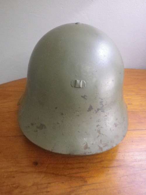 SPANISH MODEL 1938 EXERIMENTAL STEEL HELMET - DAMAGE TO LINER    (4729)