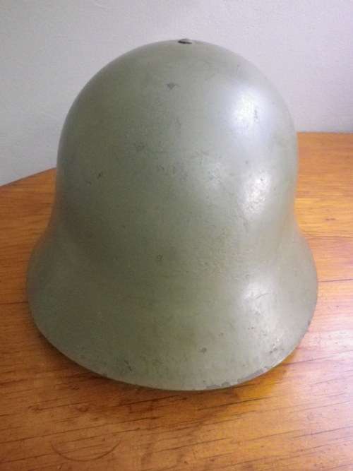 SPANISH MODEL 1938 EXERIMENTAL STEEL HELMET - DAMAGE TO LINER    (4729)