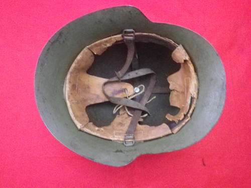 SPANISH MODEL 1938 EXERIMENTAL STEEL HELMET - DAMAGE TO LINER    (4729)