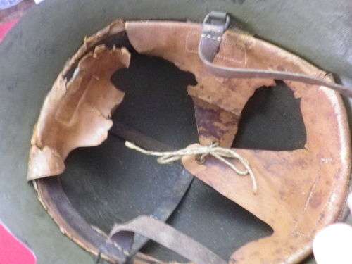 SPANISH MODEL 1938 EXERIMENTAL STEEL HELMET - DAMAGE TO LINER    (4729)
