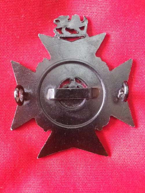 RHODESIA REGT. - BLACK ANODISED BERET  BADGE  -    (7721)