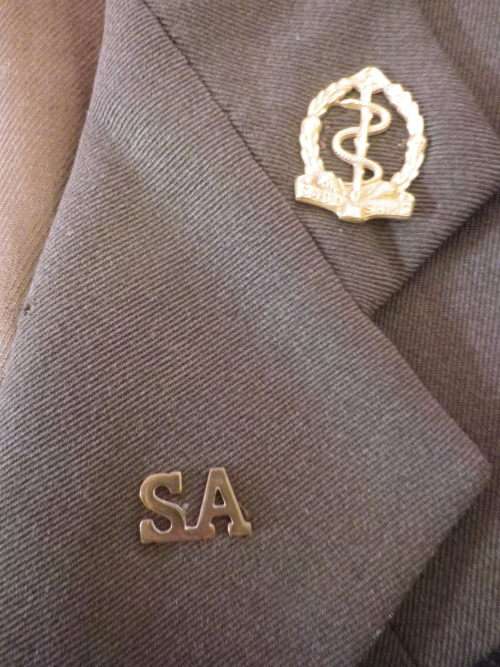 SAAF - WW2 MAJORS KHAKI TUNIC + PILOT WINGS + RIBBON BAR + MEDICS COLLARS - SOME MOTHING (4842)