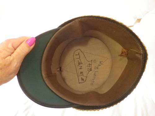 SADF - STATE PRESIDENTS GUARDS CAP + EARLY BADGE + OSTRICH FEATHER     (4841)