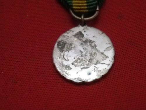 RHODESIA - INDEPENDENCE DECORATION MEDAL (ID)   SOME TARNISH ON BACK    - MINIATURE MEDAL     (7929)