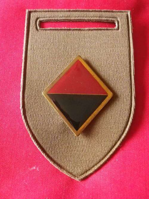 SADF - 44 PARA BDE. HQ TUPPER - METAL BADGE       (2830)