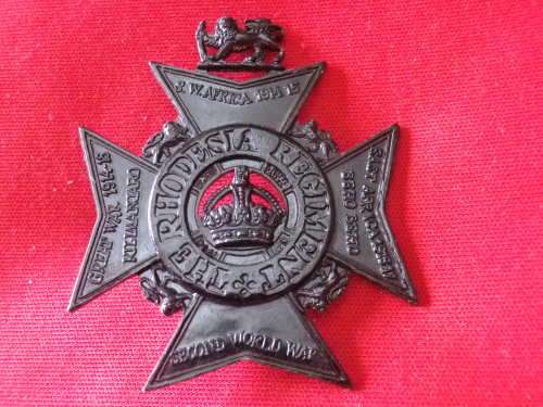 RHODESIA REGT. -  BLACK ANODISED BERET BADGE -  1 LUG MISSING                 (7018)