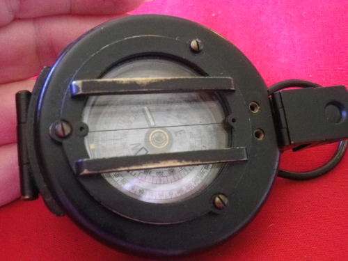 RHODESIAN BUSH WAR - PRISMATIC MARCHING COMPASS IN LEATHER CASE - MADE BARKER & SON UK - (6507)