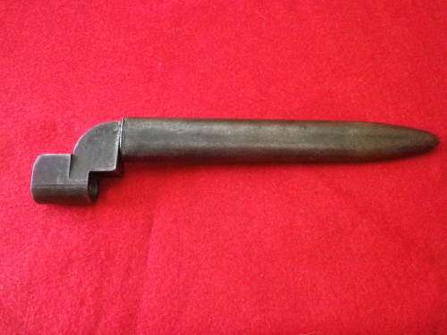 BRITISH ARMY  - NO 9 BAYONET + SCABBARD FOR LEE-ENFIELD #4 RIFLE - BLADE LENGTH 19.8CM       (4875)