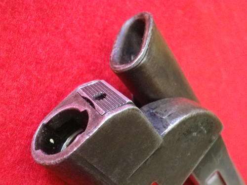 BRITISH ARMY  - NO 9 BAYONET + SCABBARD FOR LEE-ENFIELD #4 RIFLE - BLADE LENGTH 19.8CM       (4875)