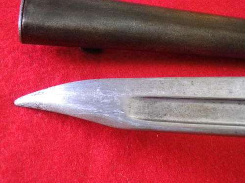 BRITISH ARMY  - NO 9 BAYONET + SCABBARD FOR LEE-ENFIELD #4 RIFLE - BLADE LENGTH 19.8CM       (4875)