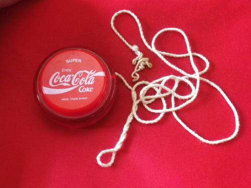 COCA-COLA  `SUPER`   YOYO - + STRING - CONDITION AS SEEN     (2906)