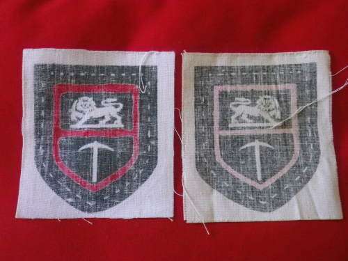 RHODESIAN ARMY - FACING PAIR PRINTED SHOULDER PATCHES - UNUSED    (8134)