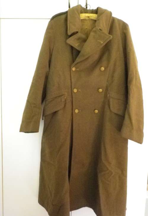 BRITISH & COLONIAL - KHAKI GREAT COAT FOR BATTLE DRESS WW2 ISSUE- WEIGHT 3.3 KGS MINOR MOTHING(4012)