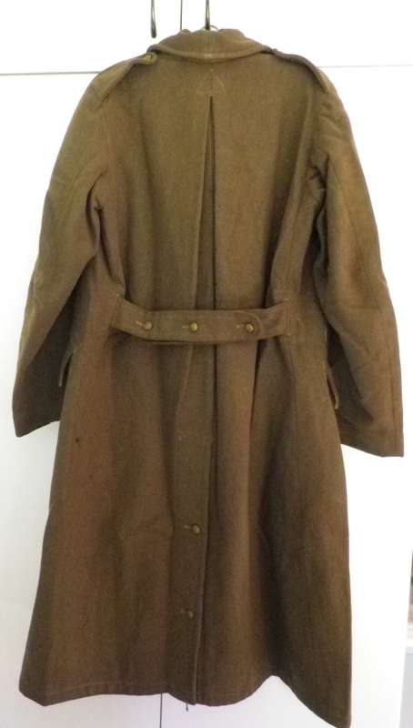 BRITISH & COLONIAL - KHAKI GREAT COAT FOR BATTLE DRESS WW2 ISSUE- WEIGHT 3.3 KGS MINOR MOTHING(4012)