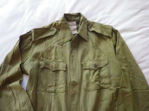 RHODESIAN WAR PICK UP -EX ZIPRA KHAKI SHIRT + TROUSERS - POOR CONDITION, MOST BUTTONS MISSING (4084)