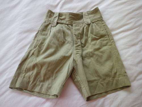 RHODESIAN ARMY EARLY 1960`S KHAKI SHORTS - VERY SMALL                 (1090)