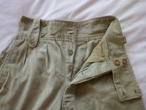RHODESIAN ARMY EARLY 1960`S KHAKI SHORTS - VERY SMALL                 (1090)