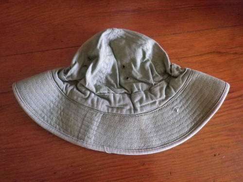 RHODESIAN WAR PICK UP - EX ZIPRA BUSH HAT - PORTUGUESE ? RIM 54.5CM / 21.5` - GOOD CONDITION (4127)