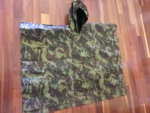 SA BORDER WAR PICK UP - CUBAN CAMO PONCHO /GROUND SHEET /BIVVY- SIZE 2m X 1.32m - NOTE TEAR (4124)