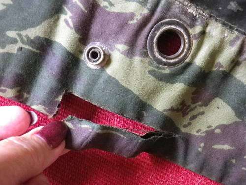 SA BORDER WAR PICK UP - CUBAN CAMO PONCHO /GROUND SHEET /BIVVY- SIZE 2m X 1.32m - NOTE TEAR (4124)