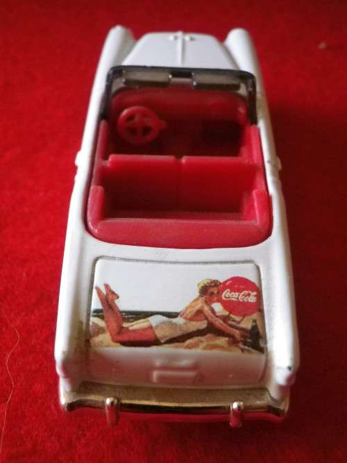 GOOD LOT - MIXED COLLECTABLES INCL. VESPA, VW COCA-COLA MODELS + FANTA / PEPSI ITEMS  (2921)