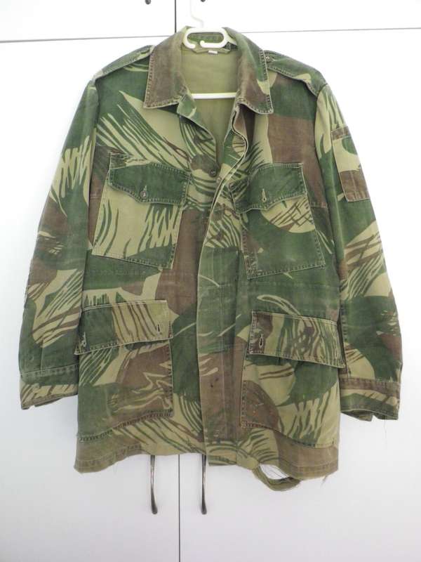 RHODESIAN ARMY - CAMMO COMBAT JACKET SIZE 2 -  NOTE TEAR AT BOTTOM FRONT + MINOR REPAIRS (8246)