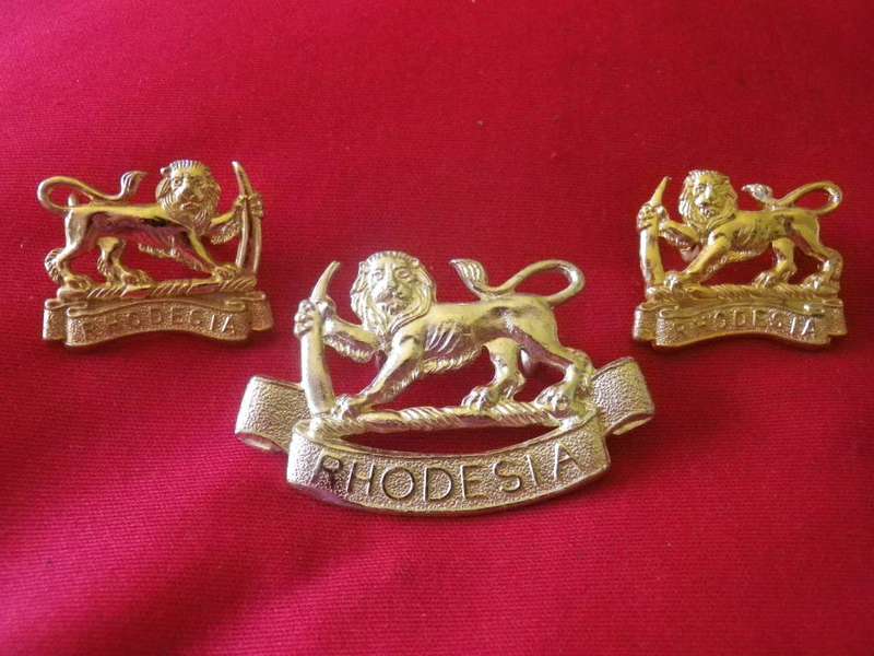 RHODESIAN STAFF CORPS - GOLD ANODISED CAP + FACING PAIR COLLAR BADGES     (8327)