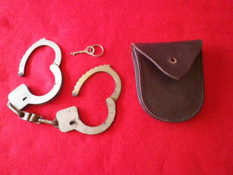 SA POLICE -  PAIR HANDCUFFS + KEY + LEATHER BELT POUCH - WORKING BUT SOME PITTING           (4153)