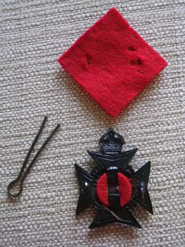ROYAL RHODESIA  REGT.  -  KC BLACKENED BRASS CAP BADGE   + BACKING           (8369)