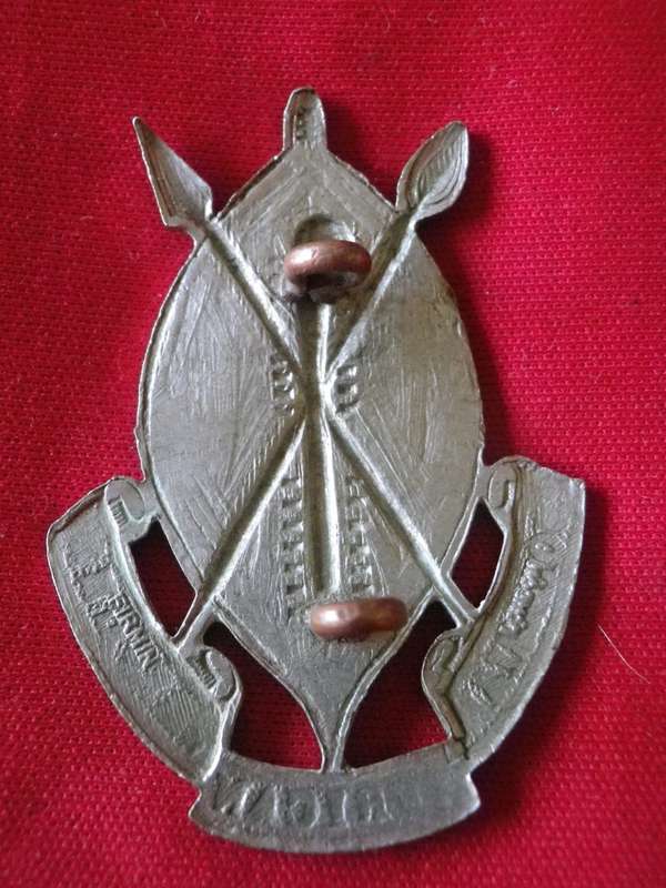 RHODESIAN AFRICAN RIFLES  - WHITE METAL HEADDRESS BADGE  - MADE FIRMIN - PRE 1965  (8371)