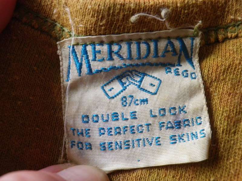 RHODESIAN ARMY -  ISSUED PT SHIRT SIZE 87 + UNDERPANTS - BOTH MADE MERIDIAN (8435)