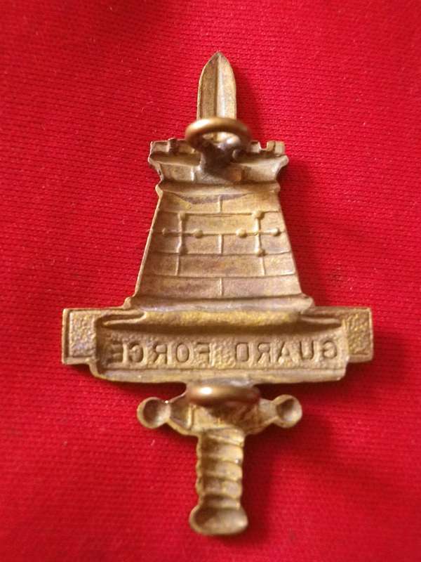 RHODESIA - GUARD FORCE BRASS CAP  BADGE / WO WRIST BADGE                   (8542)