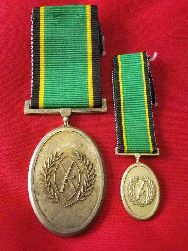 SADF / SANDF - APLA GOLD SERVICE MEDAL - 30 YEARS No. 065  + MINIATURE -        (4206)