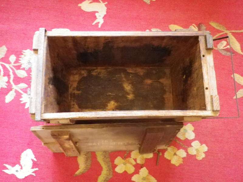 RHODESIAN ARMY WOODEN AMMO BOX - (EMPTY) SIZE 43cm X 21cm X 30cm -  WEIGHT 4.6 Kgs  (8619)