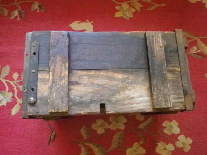 RHODESIAN ARMY WOODEN AMMO BOX - SIZE 43cmX21cmX30cm- WEIGHT 5.2 Kgs -LID DIFFICULT TO CLOSE (8621)