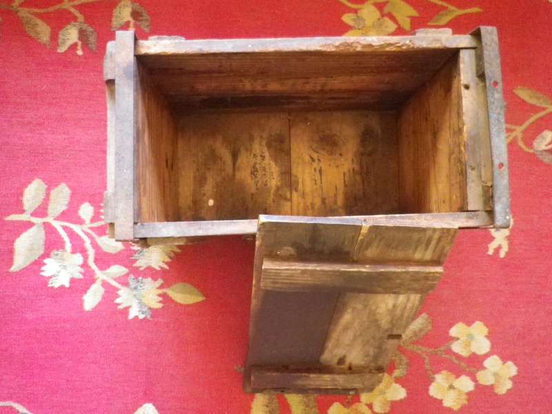 RHODESIAN ARMY WOODEN AMMO BOX - SIZE 43cmX21cmX30cm- WEIGHT 5.2 Kgs -LID DIFFICULT TO CLOSE (8621)