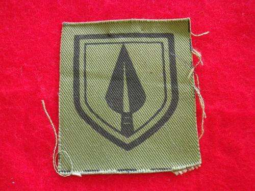 RHODESIA - PFUMO RE VANHU (SPEAR OF THE PEOPLE) CLOTH CAP BADGE WORN 1978-1980