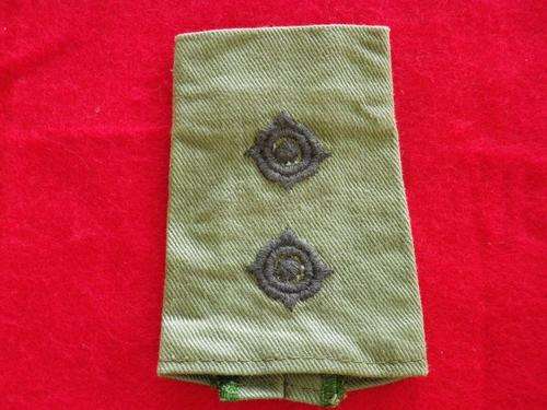 RHODESIA - RHOD ARMY UDI PERIOD LIEUTENANT'S EPAULETTE SLIP ON