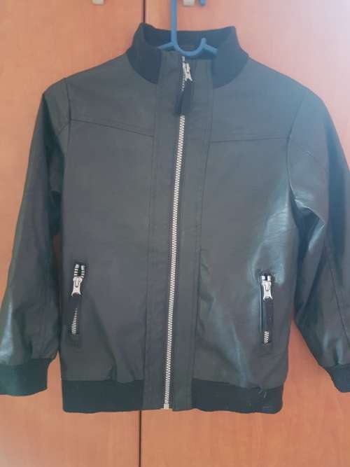 Boys Leather Look Black Jacket / Size 6 to 7 / In Excellent Condition!