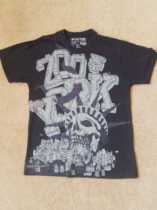 Men's Branded "Zoo York" Tshirt / Size: Small / In Excellent Condition